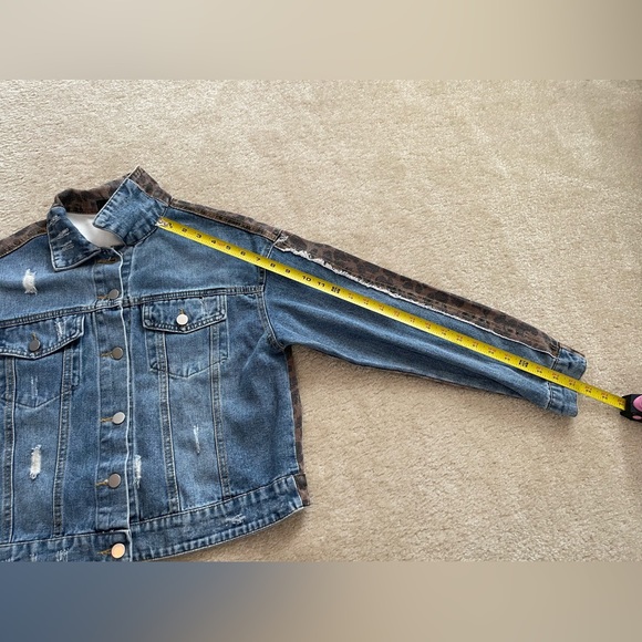 Blue B Collection - Blue Jean Denim Jacket w/ Leopard Print - Size: Medium - Picture 4 of 6